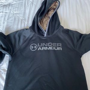 Boys Under Armour sweatshirt